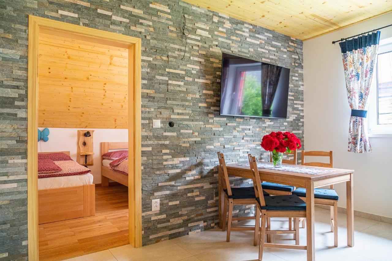 Apartmany Pod Rozsutcom - Zatkov Dvor - Prijazd Do Ubytovania Autom S Pohonom 4X4 Terchova Ngoại thất bức ảnh