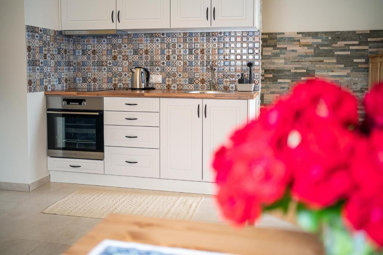 Apartmany Pod Rozsutcom - Zatkov Dvor - Prijazd Do Ubytovania Autom S Pohonom 4X4 Terchova Ngoại thất bức ảnh