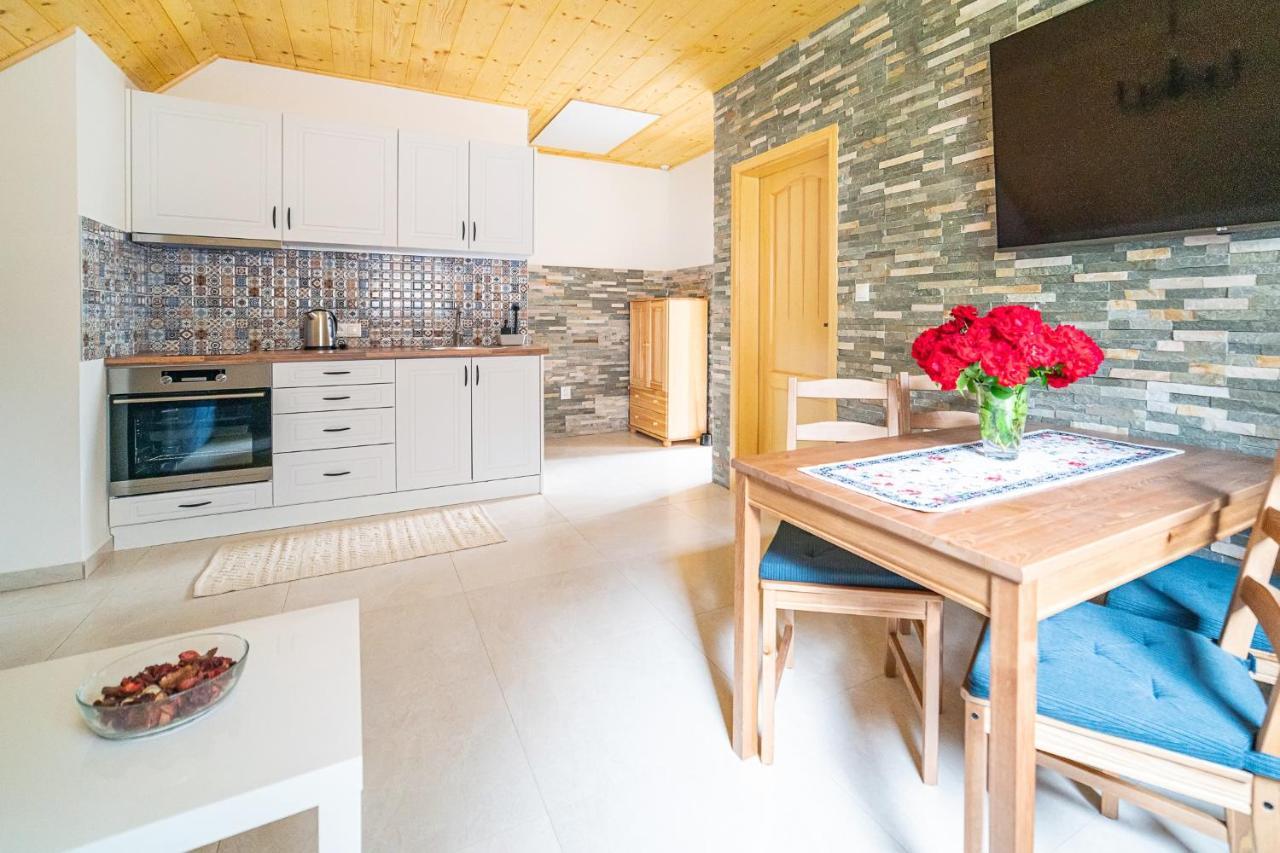 Apartmany Pod Rozsutcom - Zatkov Dvor - Prijazd Do Ubytovania Autom S Pohonom 4X4 Terchova Ngoại thất bức ảnh