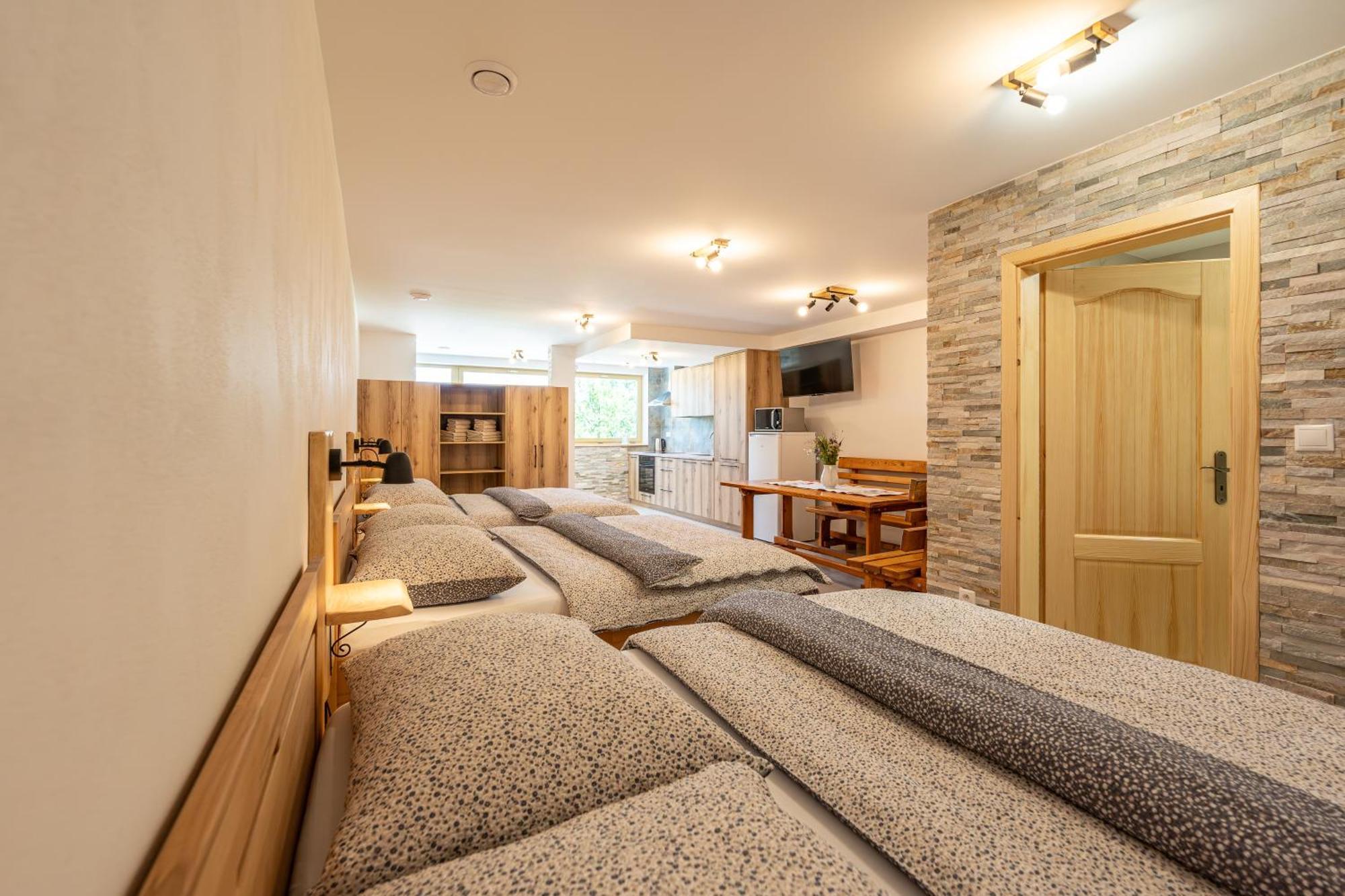 Apartmany Pod Rozsutcom - Zatkov Dvor - Prijazd Do Ubytovania Autom S Pohonom 4X4 Terchova Ngoại thất bức ảnh
